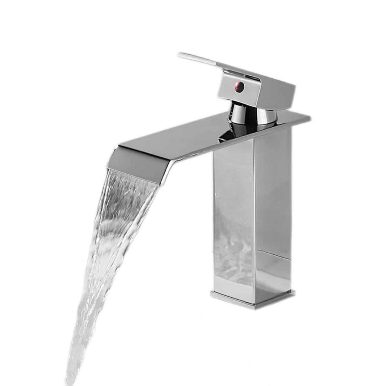 Faucet Uisce Te Agus Fuar Eas Réidh Chrome-Plated